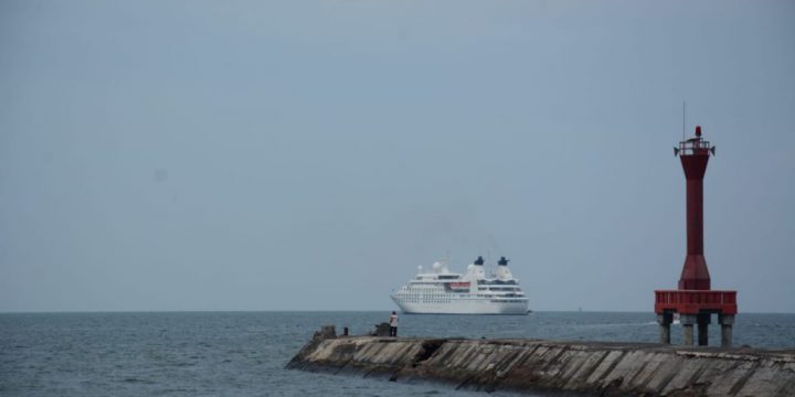 Kapal Pesiar Star Legend