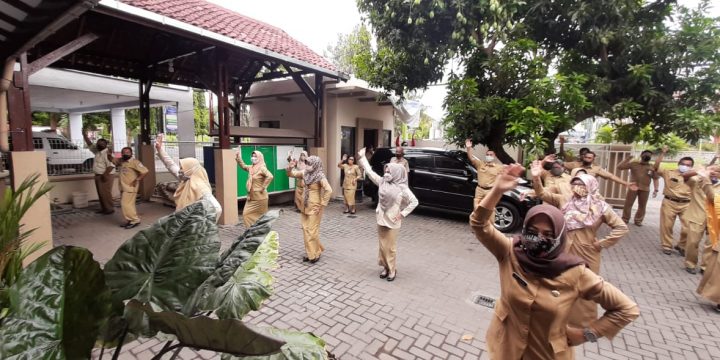 TINGKATKAN IMUN, DISPOPAR LAKUKAN SENAM CERDIK