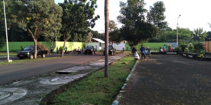 Dispopar Adakan Kerja Bhakti di GOR Mastrip